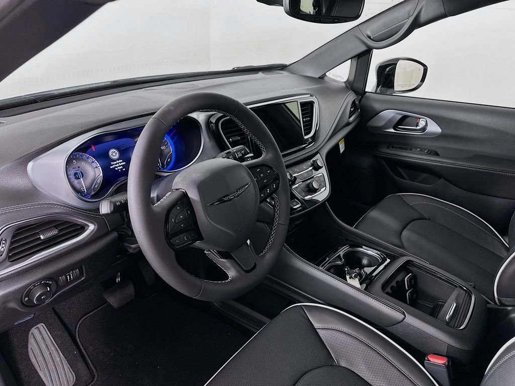 New 2026 Chrysler Pacifica Limited w/ Uconnect Theater Family Group image 12