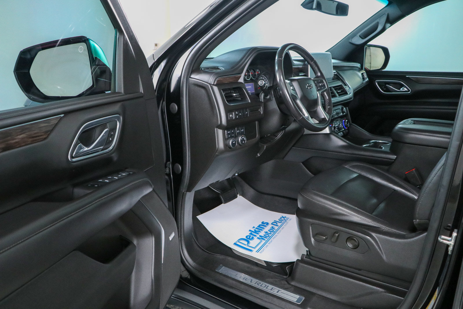 Used 2021 Chevrolet Tahoe Z71 w/ Rear Media and Nav Package AWD/4WD image 3