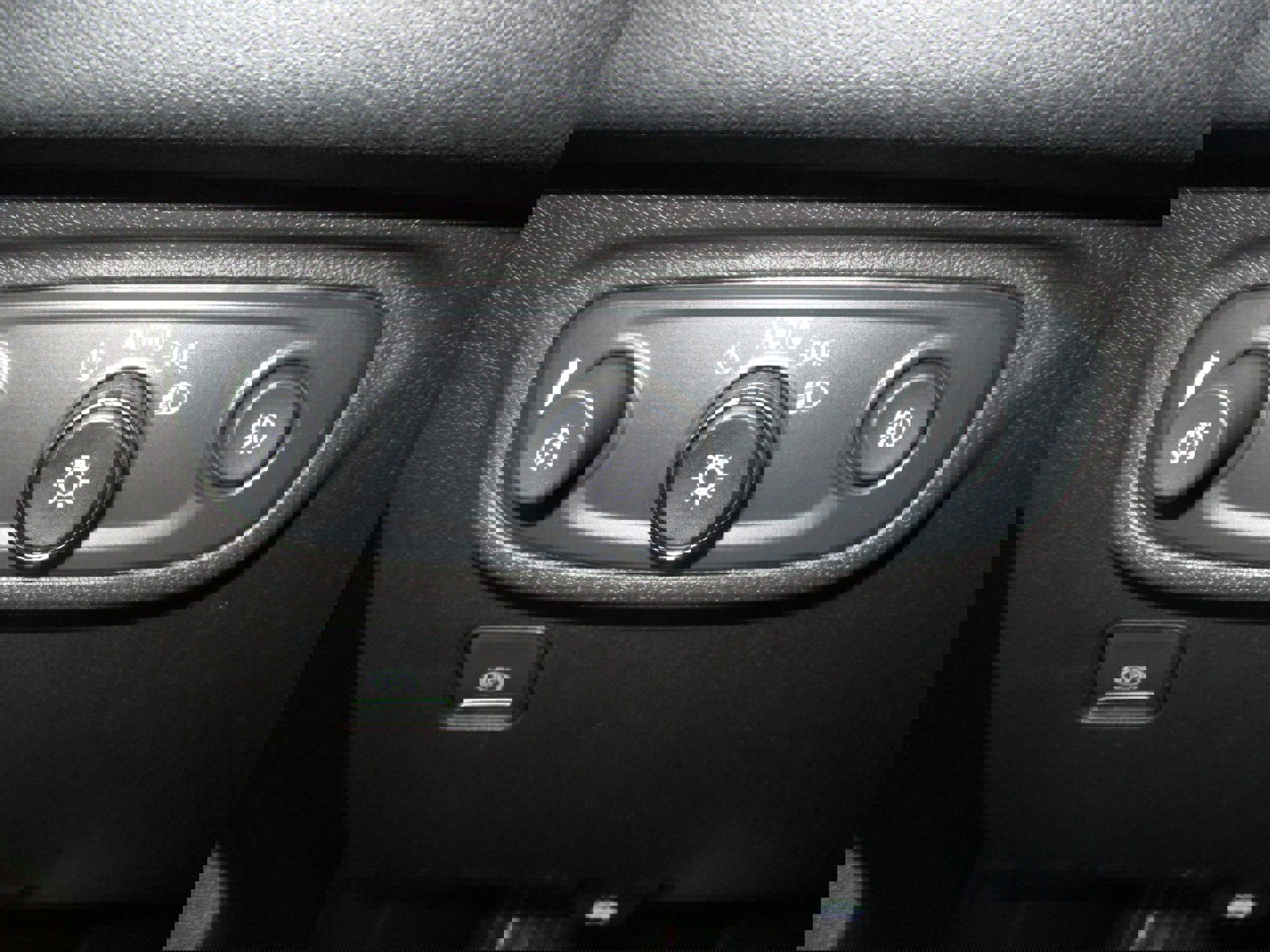 Used 2024 GMC Terrain SLT image 27