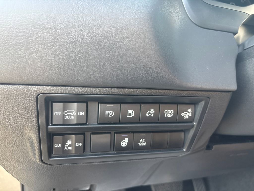 Used 2024 Toyota Sequoia Platinum image 21