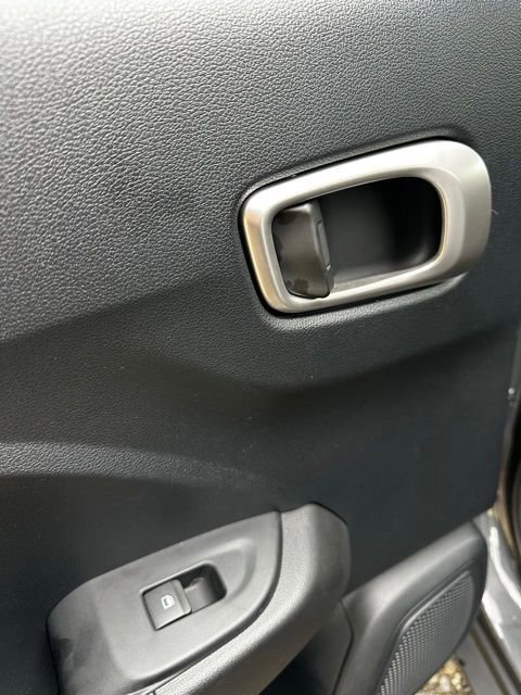 Certified 2025 Hyundai Venue SEL FWD image 13