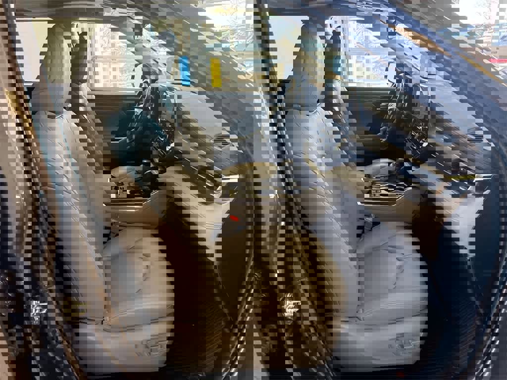 Used 2023 Toyota Highlander Limited image 24