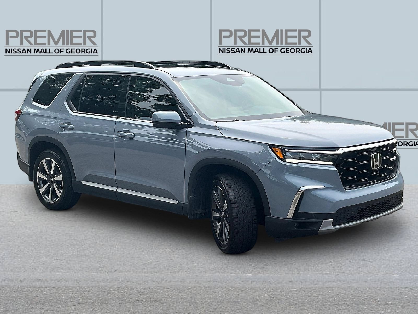 Used 2025 Honda Pilot Touring image 3