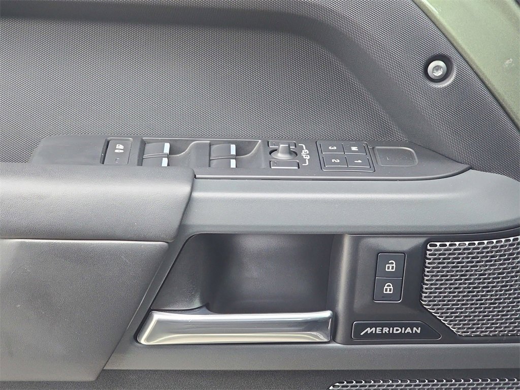 Used 2023 Land Rover Defender 110 X-Dynamic SE image 29