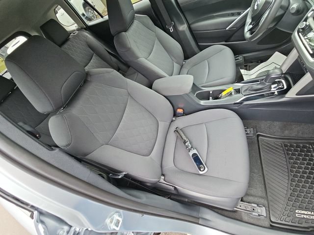 Used 2024 Toyota Corolla Cross LE AWD/4WD image 30
