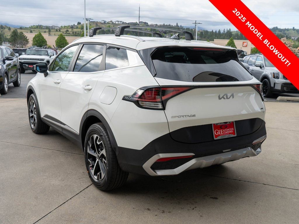 Used 2025 Kia Sportage EX image 5