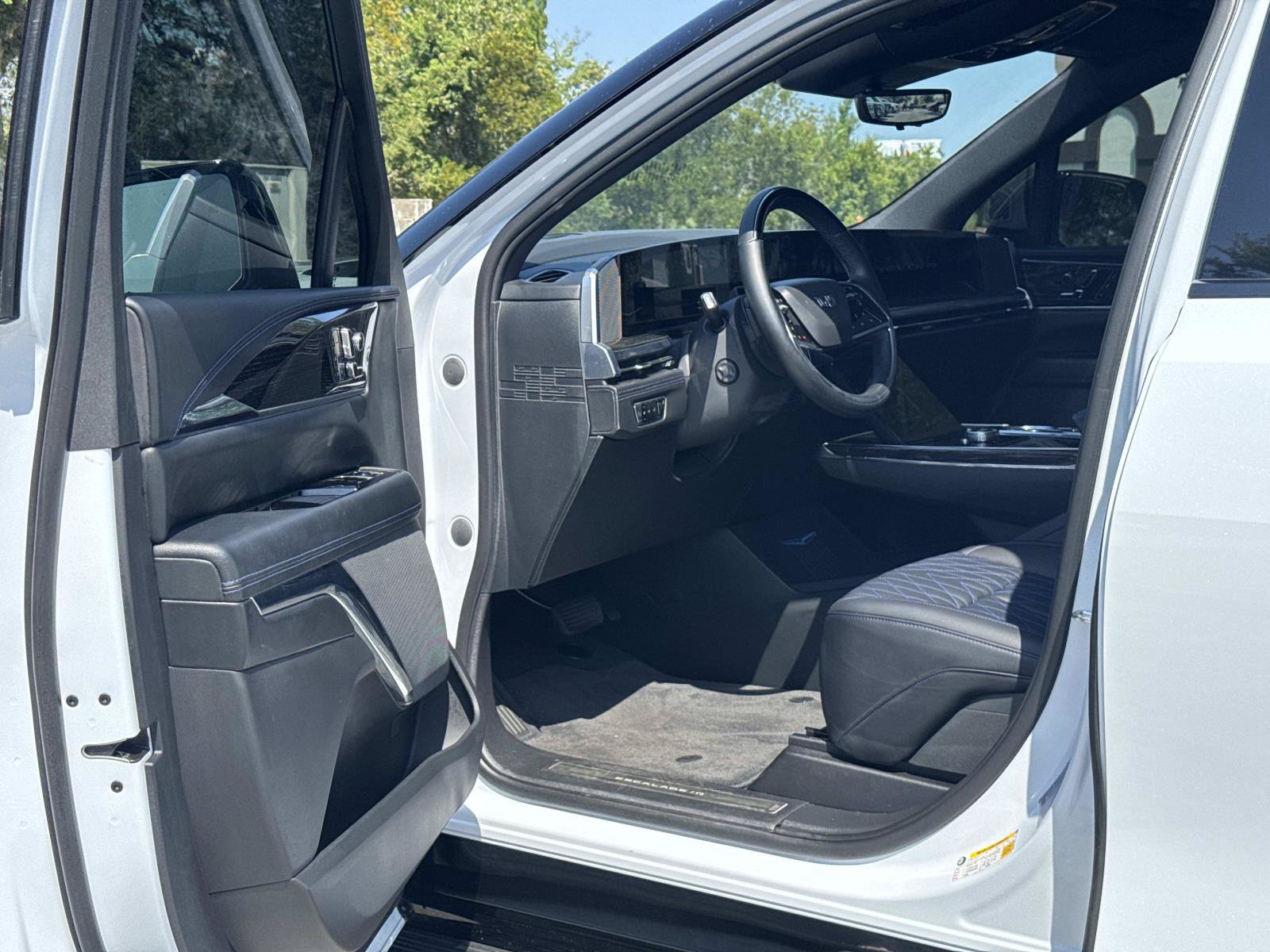 Used 2026 Cadillac Escalade IQL Sport 1 w/ LPO, ONYX Package AWD/4WD image 13