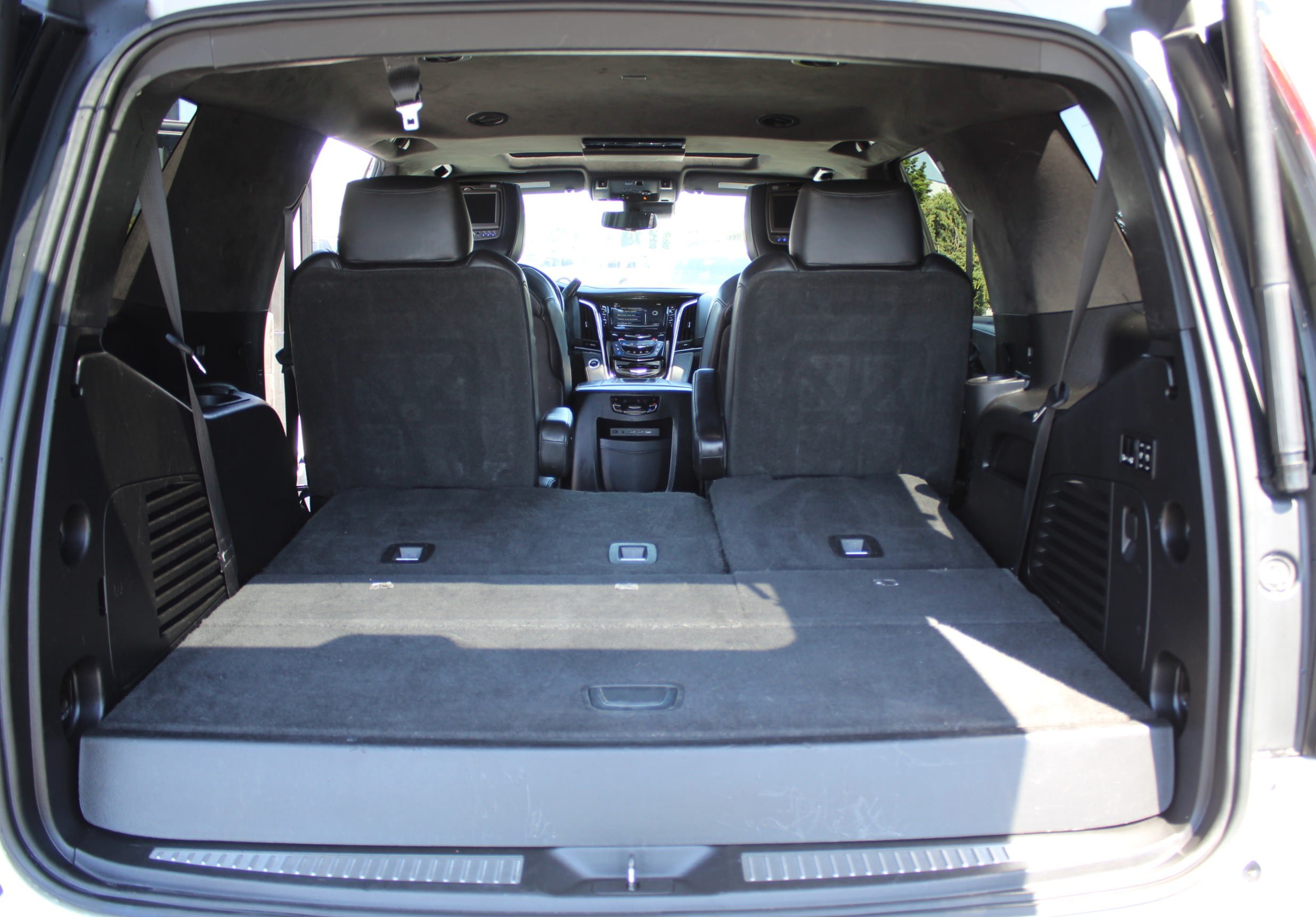 Used 2018 Cadillac Escalade Platinum AWD/4WD image 17