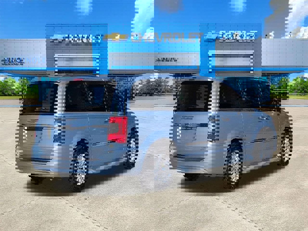 Used 2012 Chrysler Town & Country Limited image 4