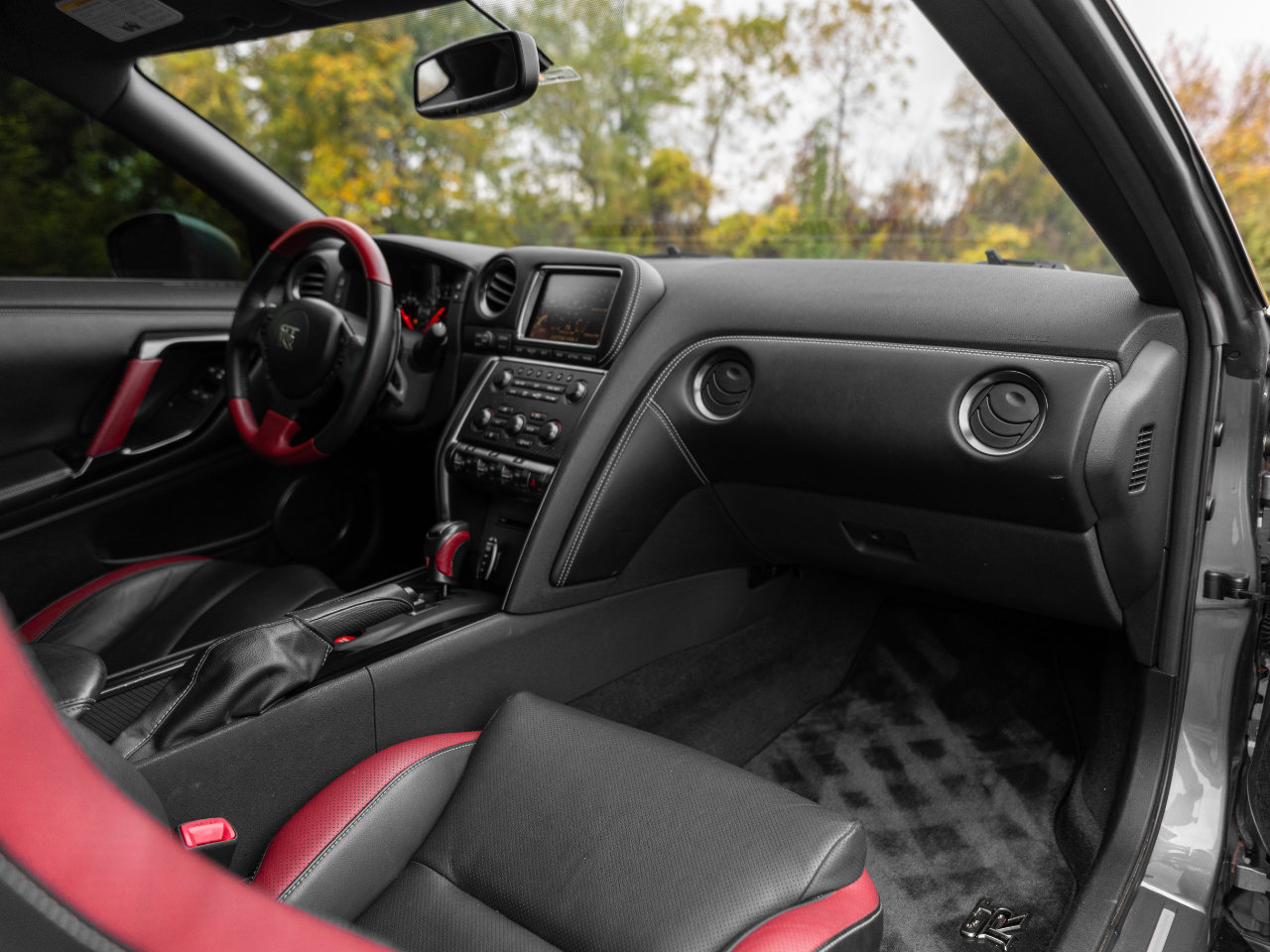 Used 2014 Nissan GT-R Black Edition image 18