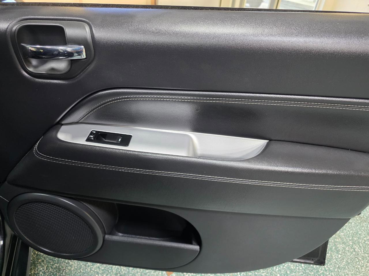 Used 2017 Jeep Compass Latitude image 26