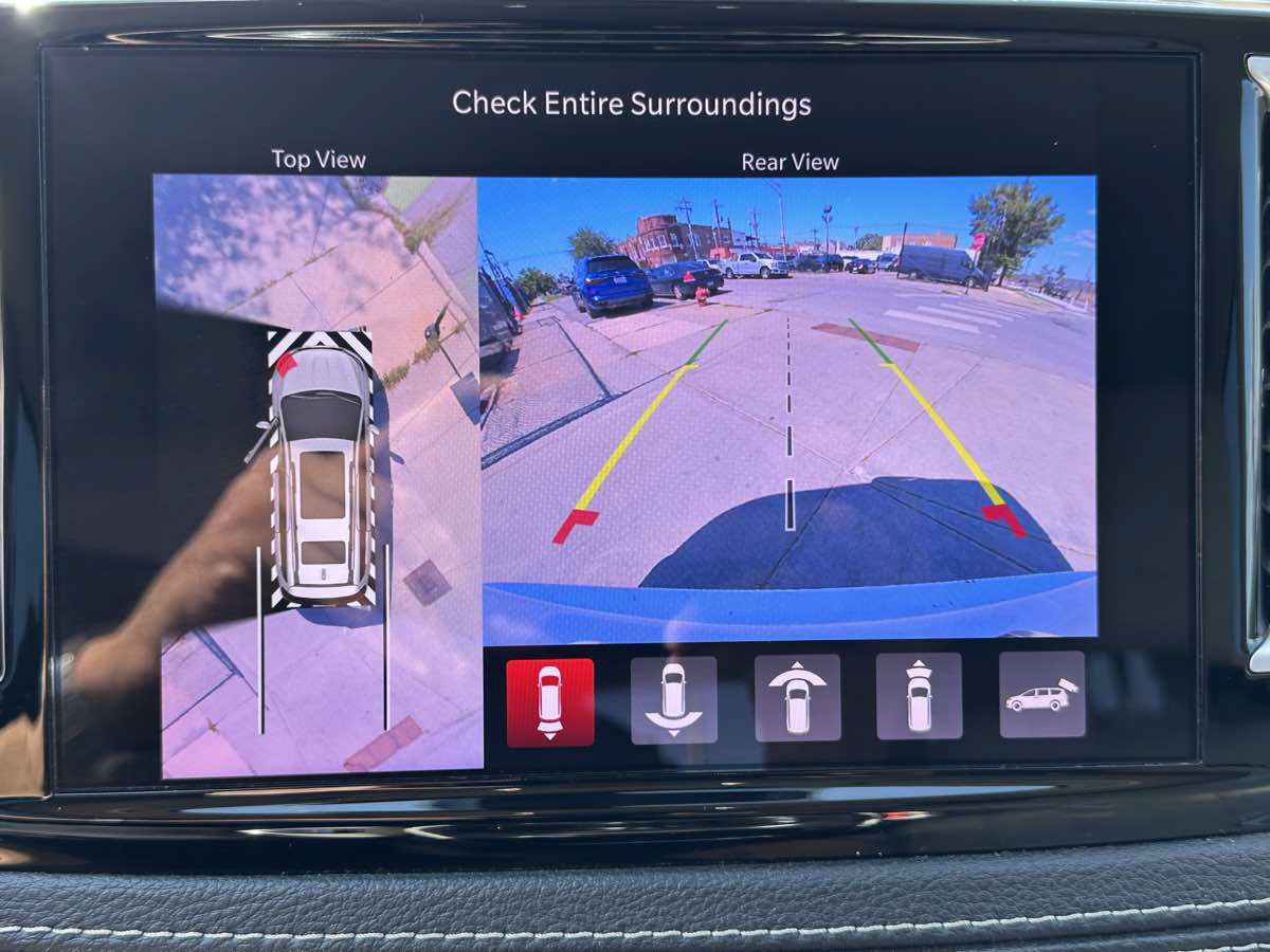 Used 2021 Chrysler Pacifica Touring-L FWD image 19