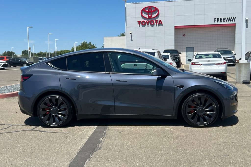 Used 2022 Tesla Model Y Performance AWD/4WD image 3