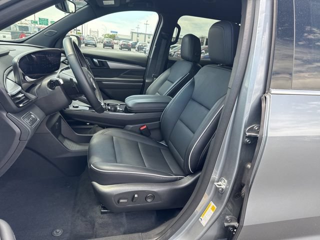 Used 2025 Buick Enclave Preferred FWD image 17