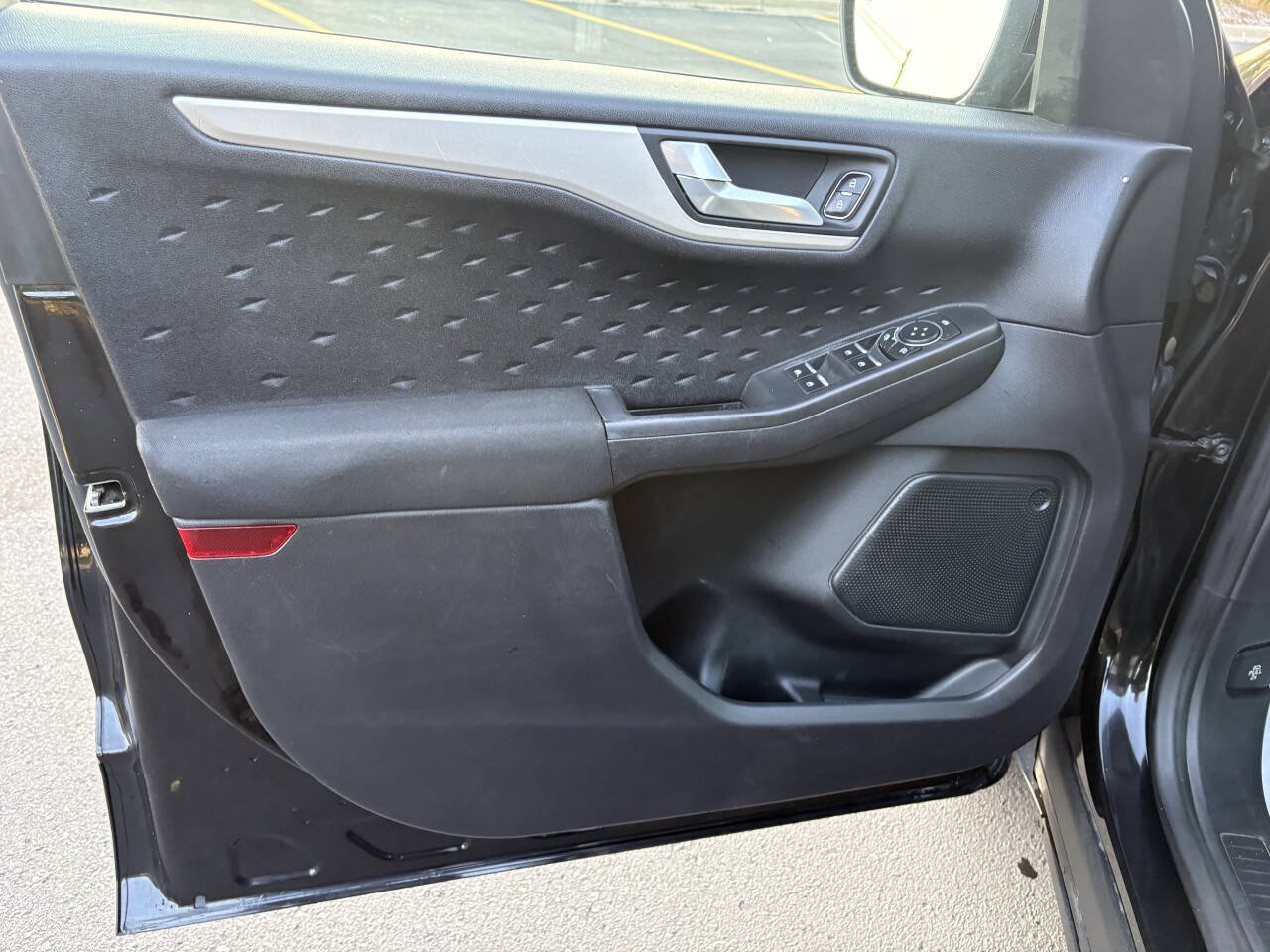Used 2020 Ford Escape SE FWD image 17