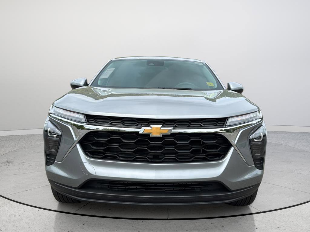Used 2026 Chevrolet Trax LS w/ LS Convenience Package FWD image 3