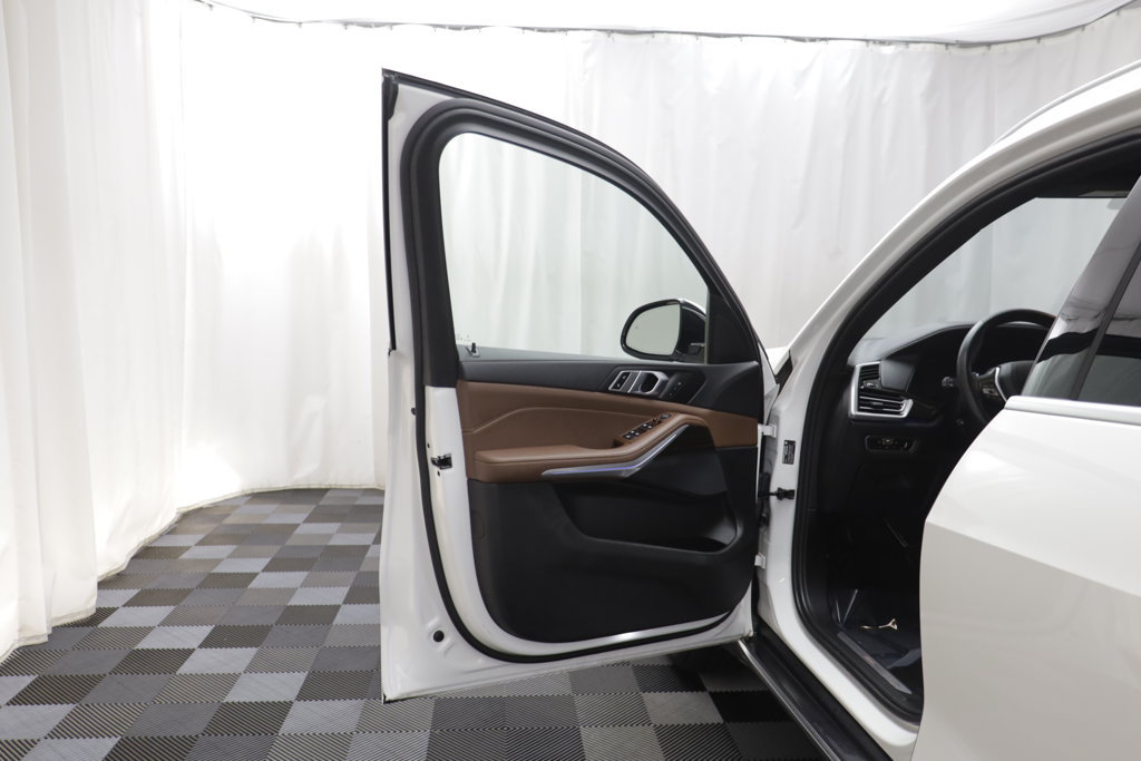 Used 2023 BMW X5 xDrive40i w/ Premium Package AWD/4WD image 4