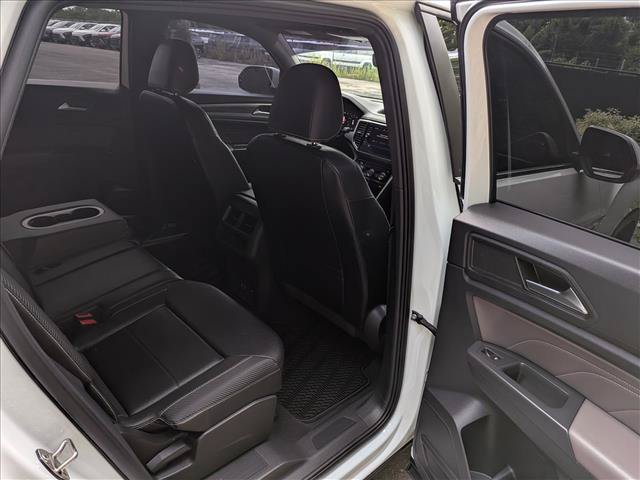 Certified 2023 Volkswagen Atlas Cross Sport SE w/ Black Wheel Package AWD/4WD image 14