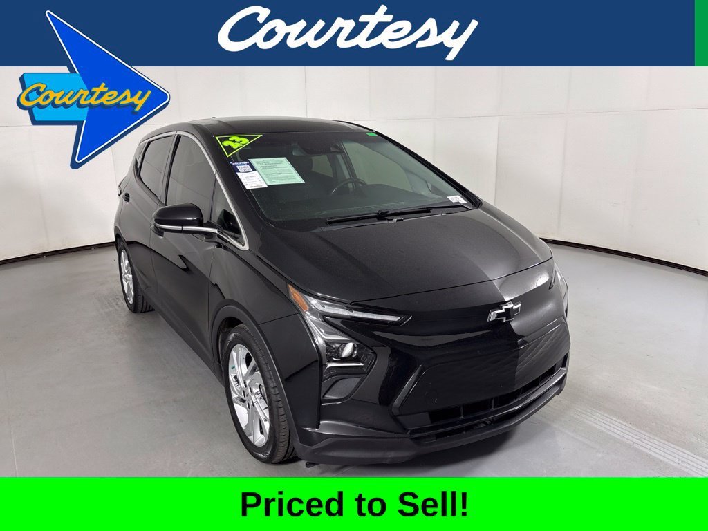 Used 2023 Chevrolet Bolt LT FWD image 1