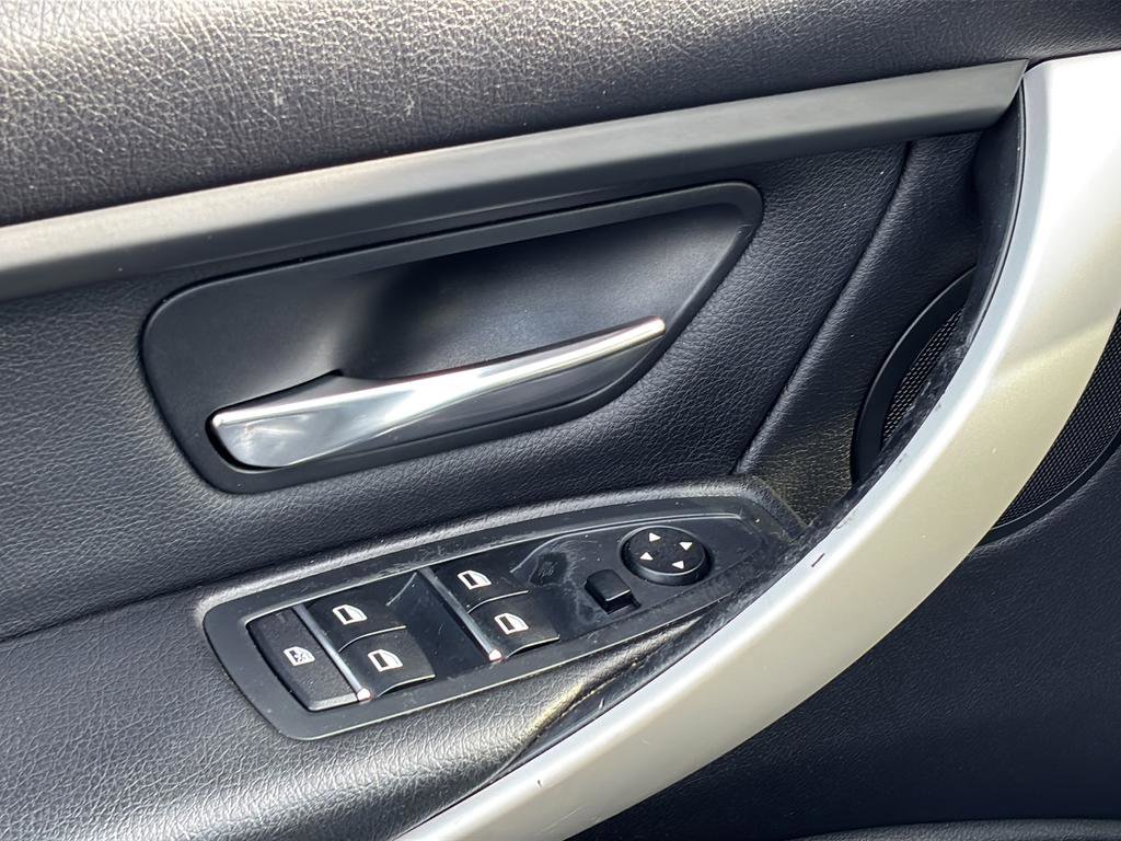 Used 2017 BMW 320i Sedan w/ Driver Assistance Package image 16