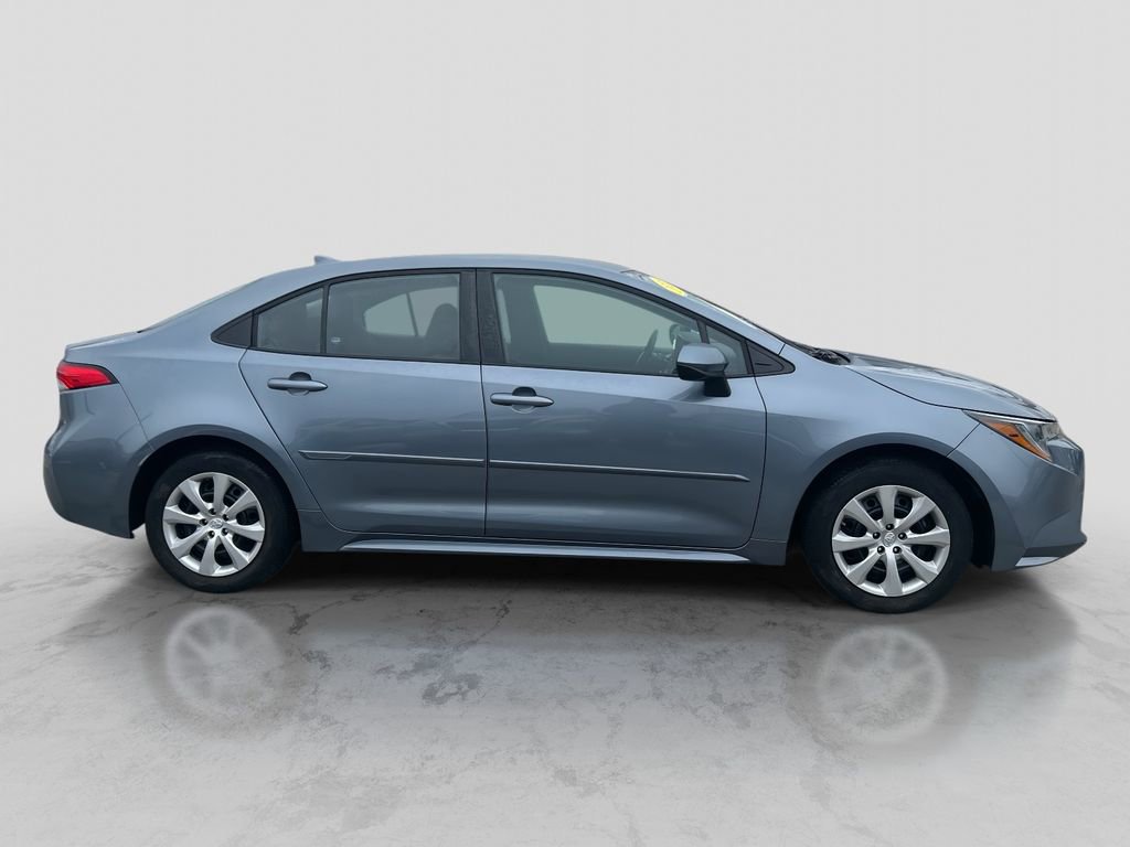 Used 2022 Toyota Corolla LE image 4