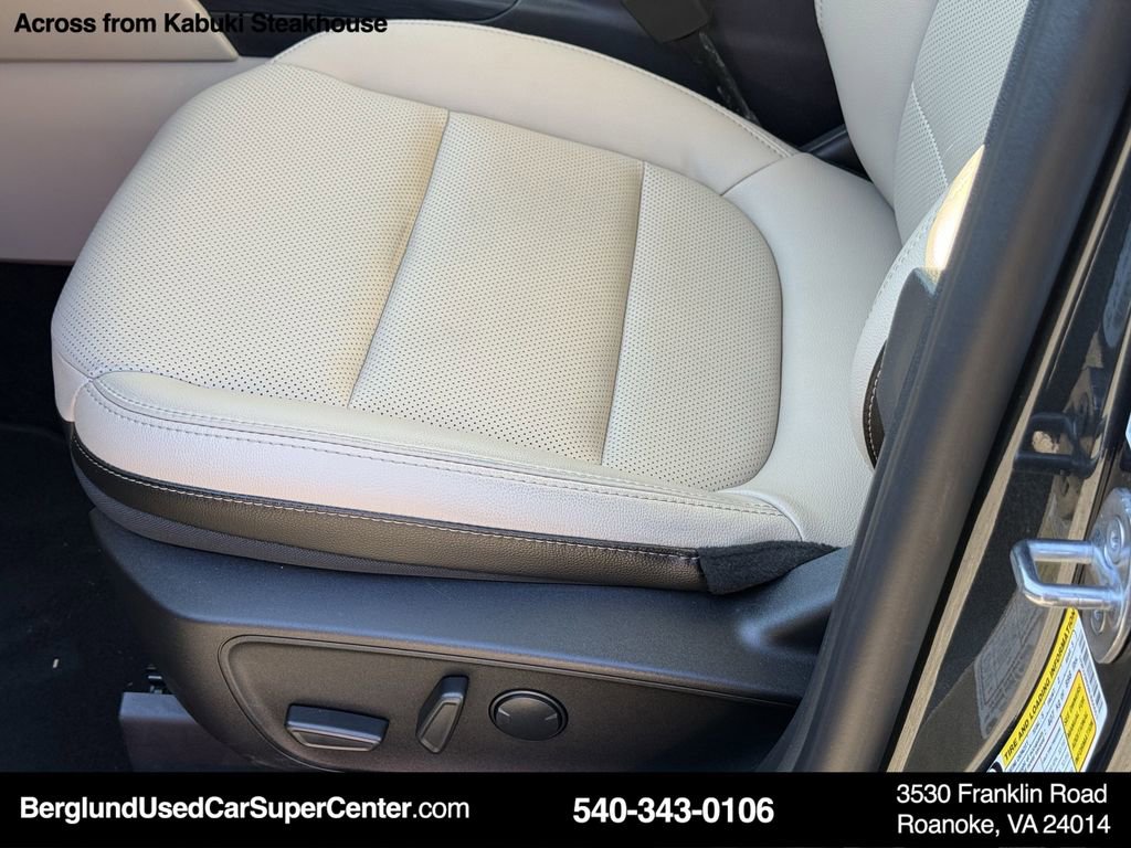 Used 2022 Ford Escape SEL image 16