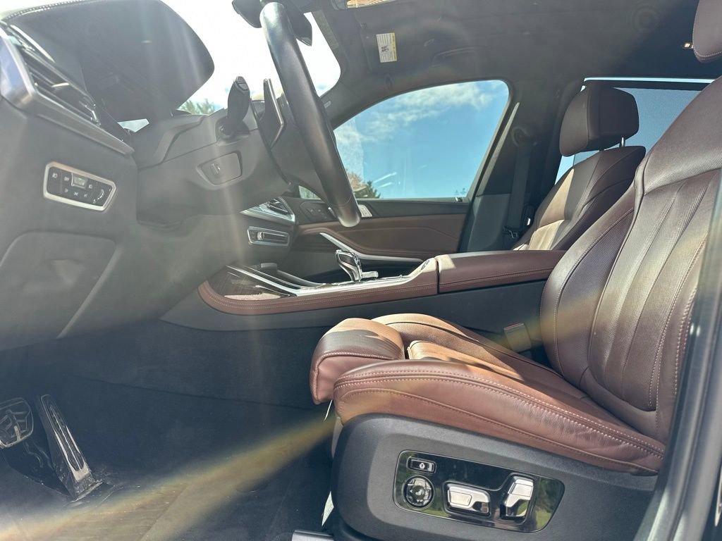 Used 2021 BMW X7 xDrive40i w/ M Sport Package AWD/4WD image 14
