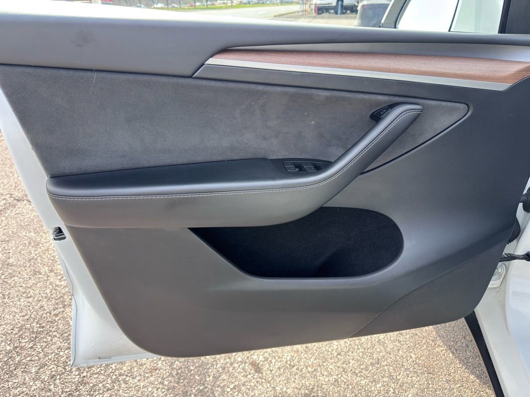 Used 2024 Tesla Model Y 2WD image 9