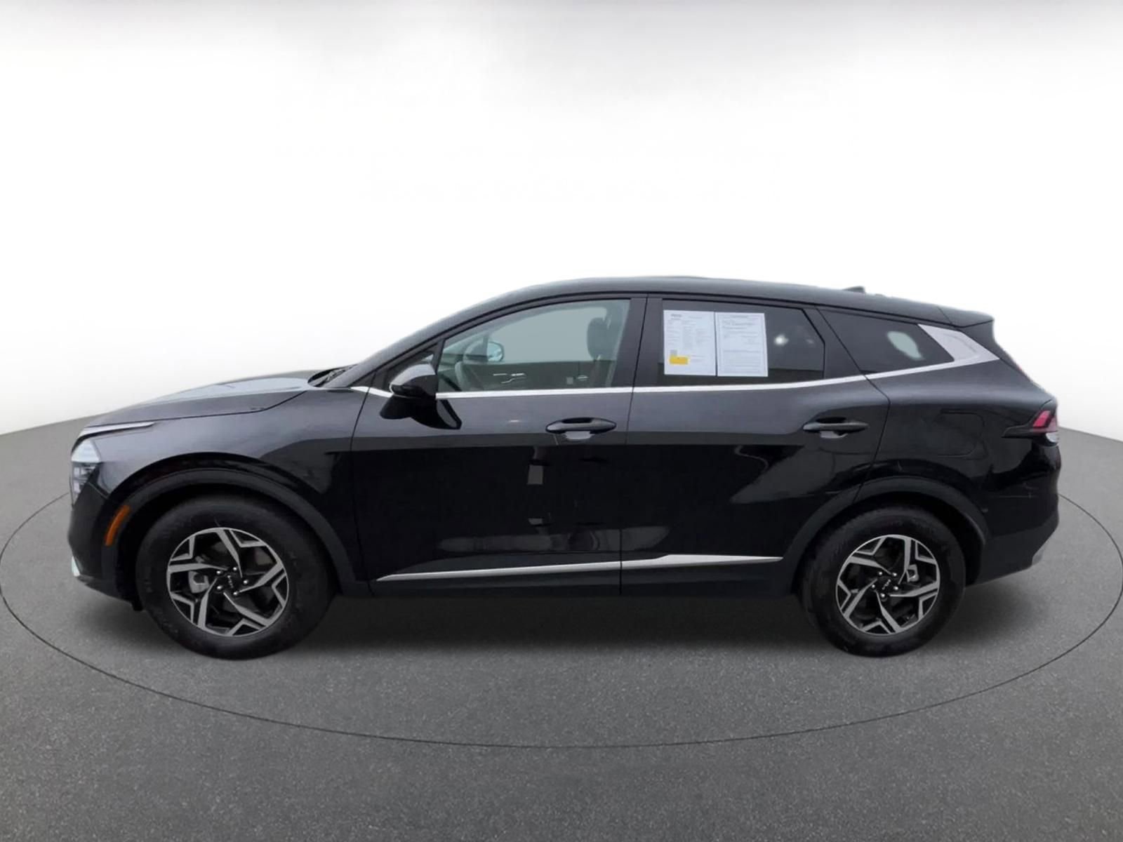 Used 2025 Kia Sportage LX FWD image 8