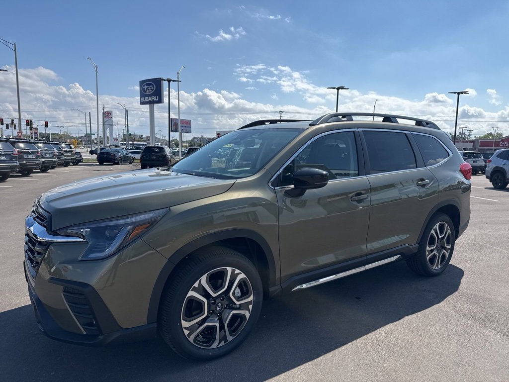 New 2025 Subaru Ascent Limited image 3