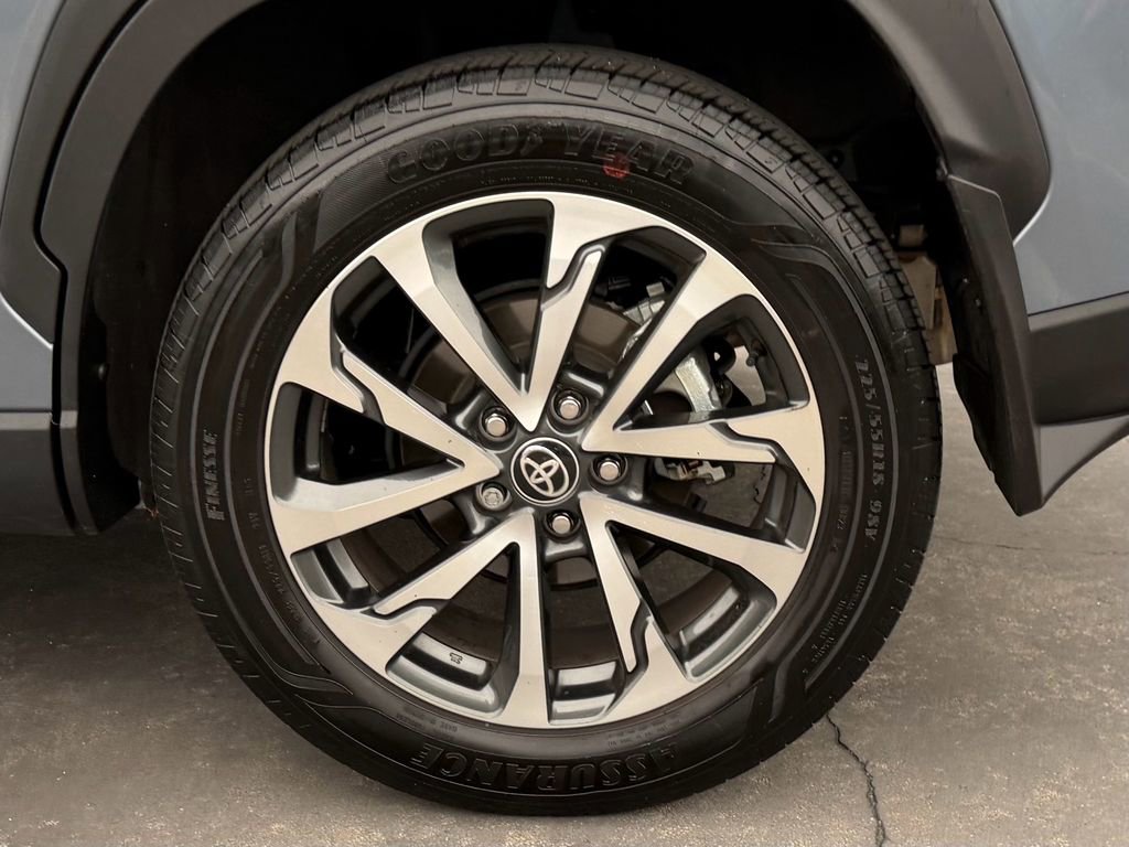 Certified 2023 Toyota Corolla Cross XLE image 12