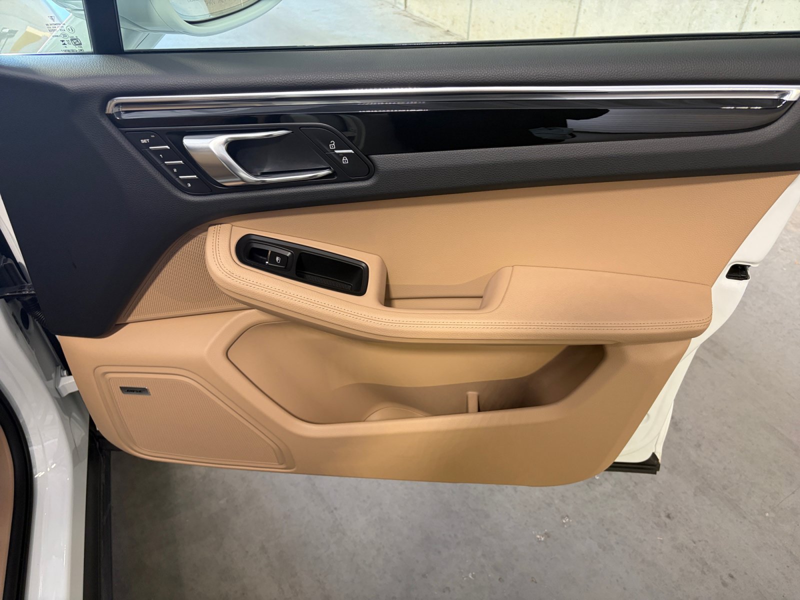 Certified 2026 Porsche Macan AWD/4WD image 24