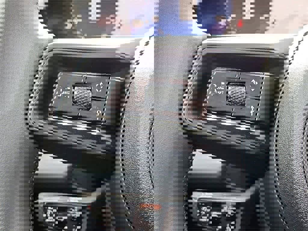 Used 2025 Porsche Macan 4S Electric image 32