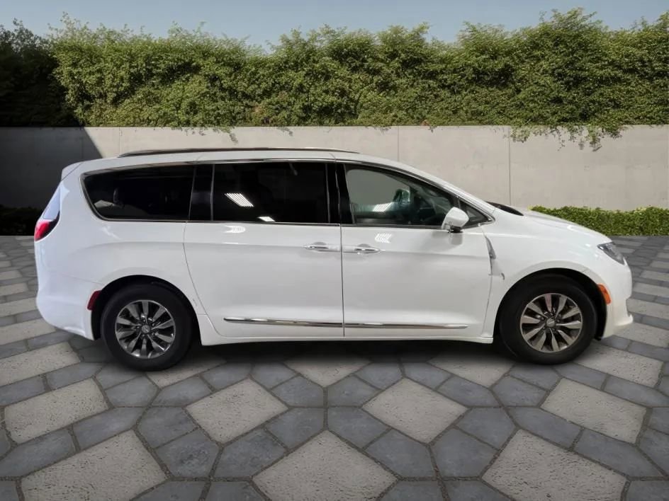 Used 2019 Chrysler Pacifica Touring-L Plus image 8