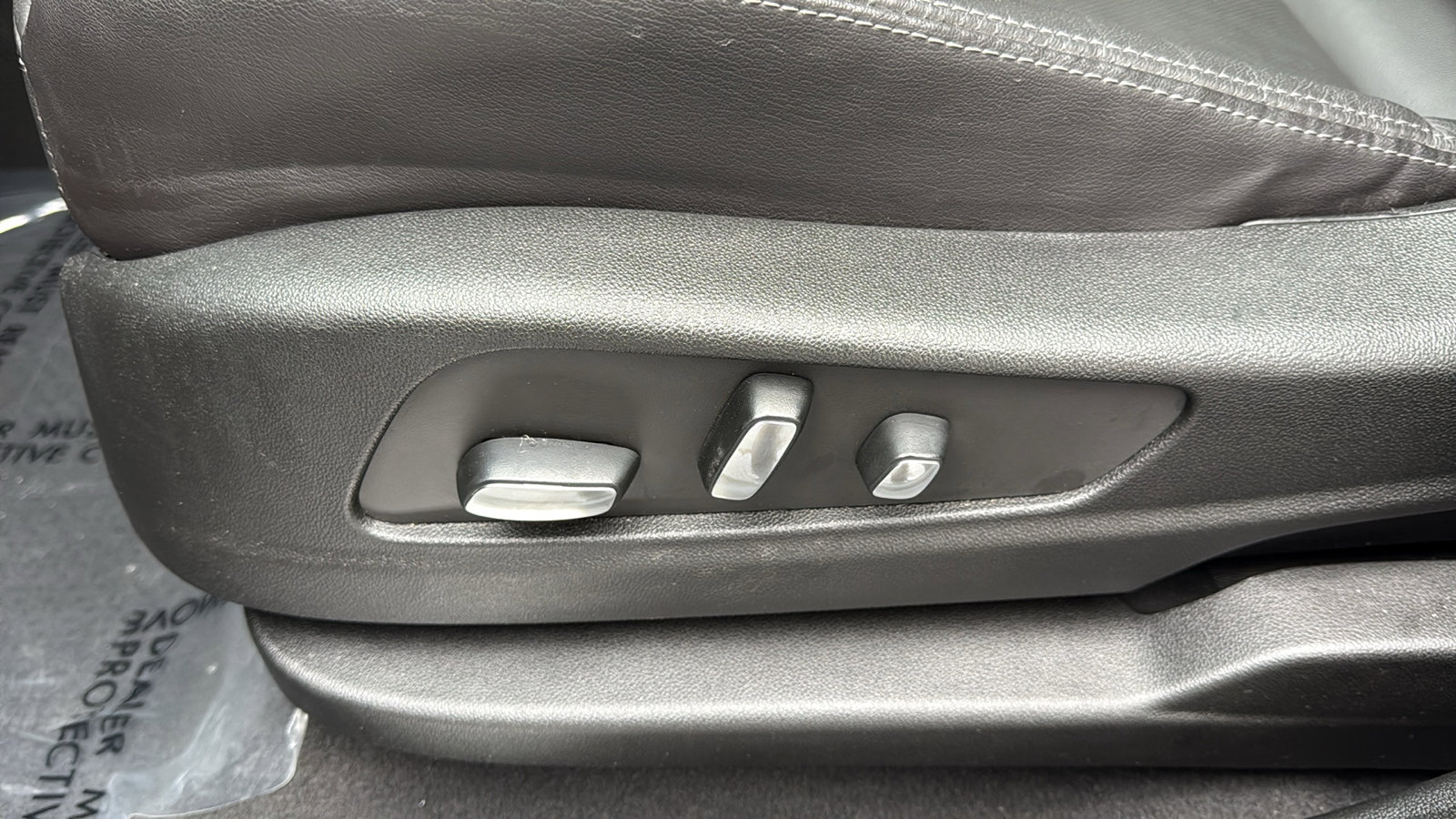 Used 2025 Cadillac XT5 Premium Luxury image 12