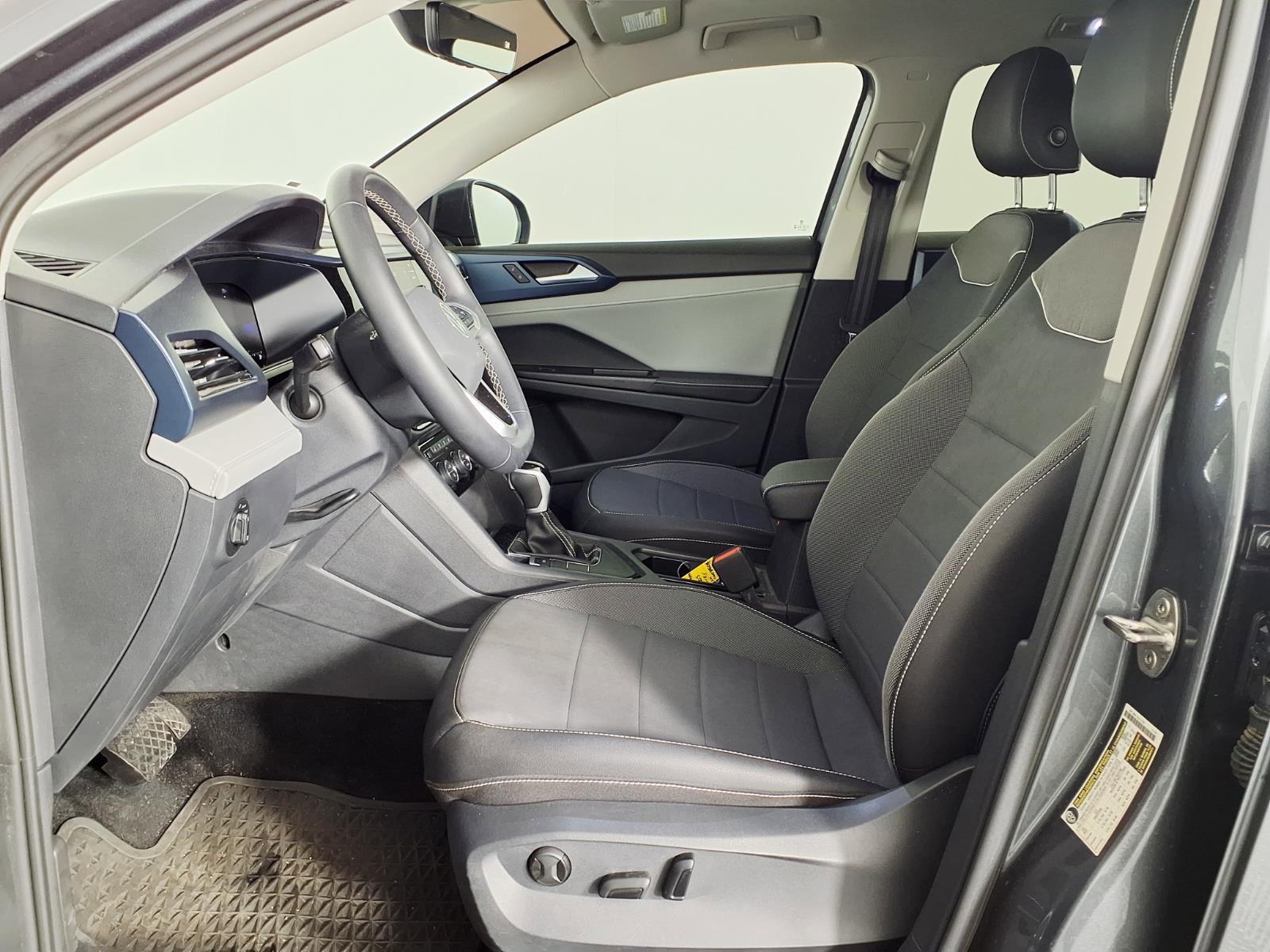 Used 2024 Volkswagen Taos SE FWD image 17