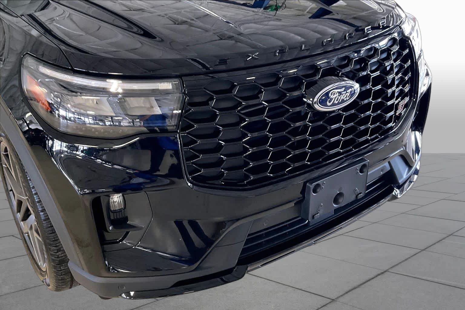 Used 2025 Ford Explorer ST w/ Sun And Sound Package AWD/4WD image 29