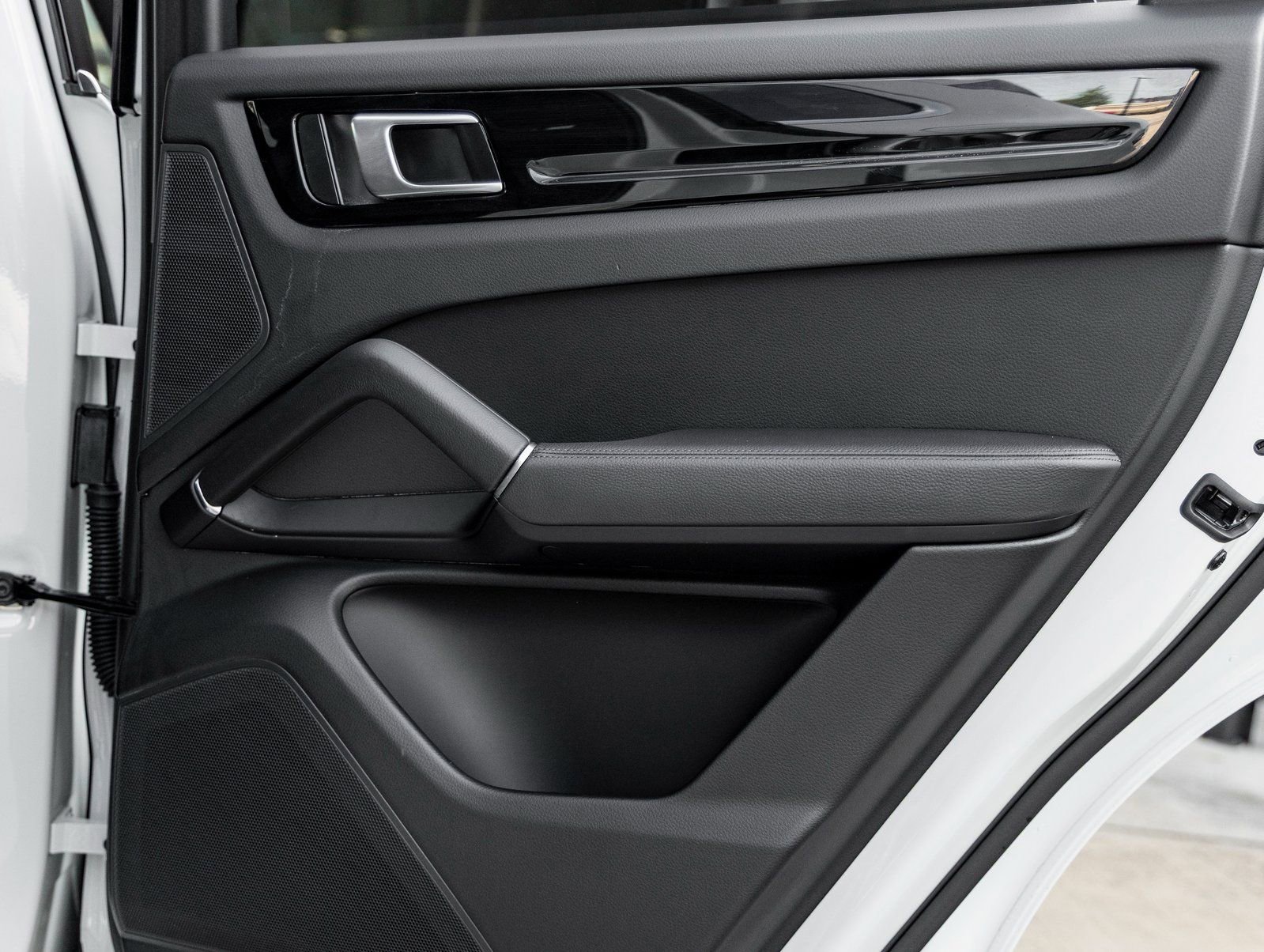 Used 2023 Porsche Cayenne image 37