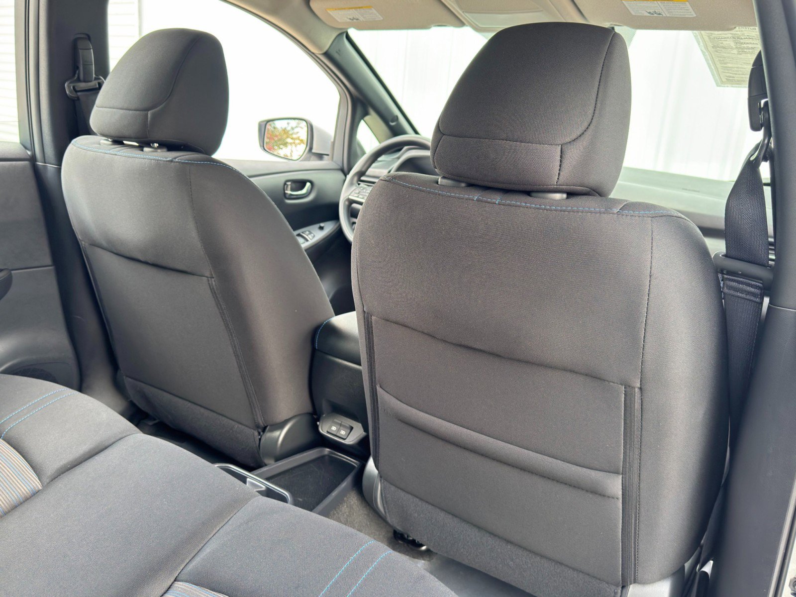 Used 2025 Nissan Leaf S image 30