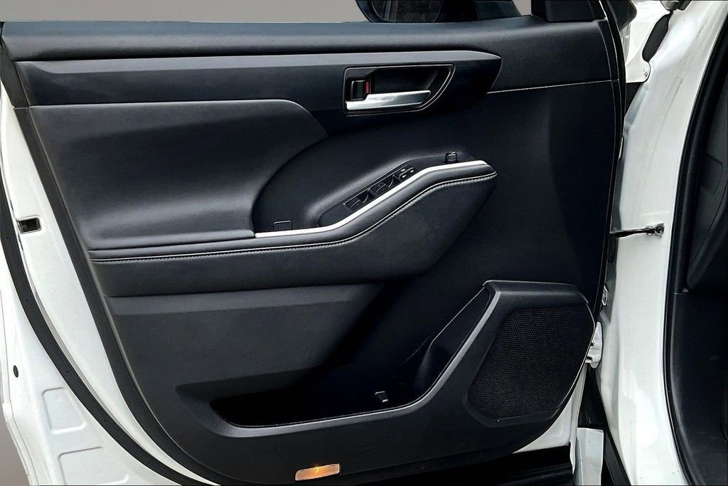 Used 2022 Toyota Highlander XLE image 20