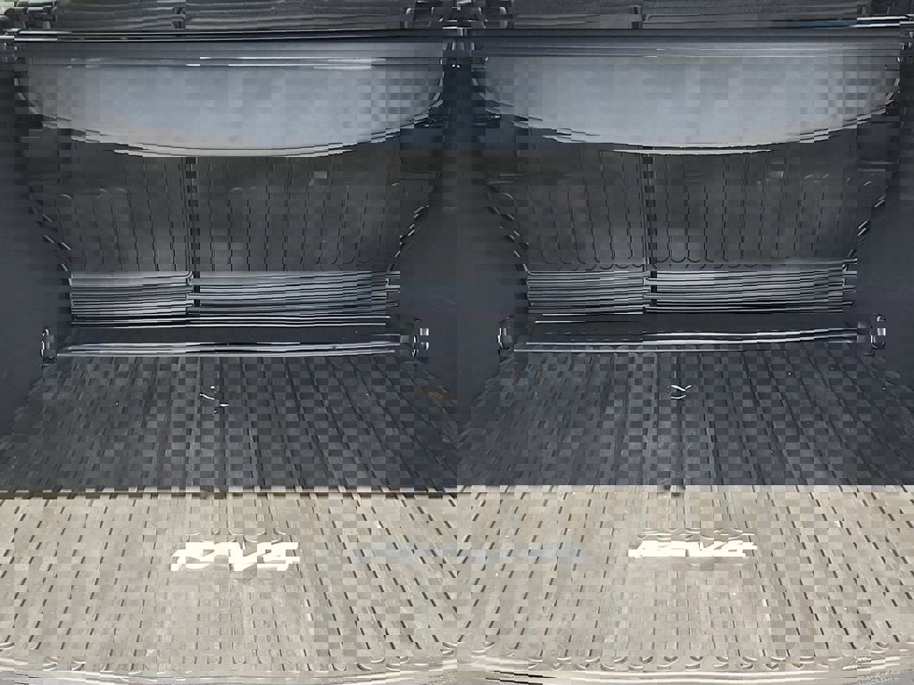 Used 2022 Toyota RAV4 XLE Premium image 17