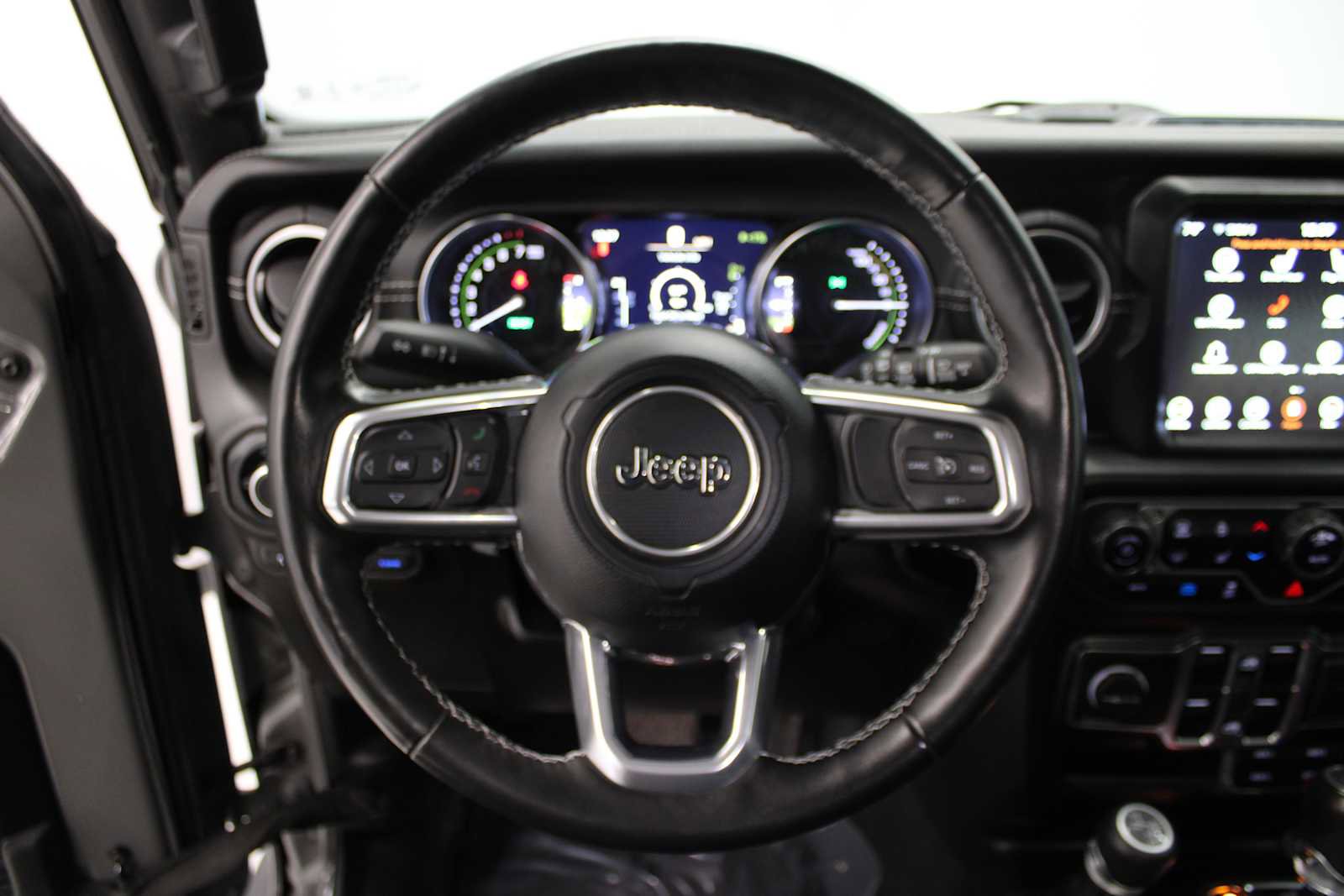 Used 2023 Jeep Wrangler Unlimited Sahara w/ Cold Weather Group AWD/4WD image 19