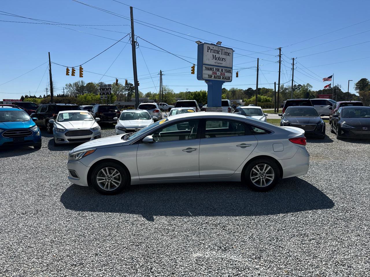 Used 2017 Hyundai Sonata SE image 2