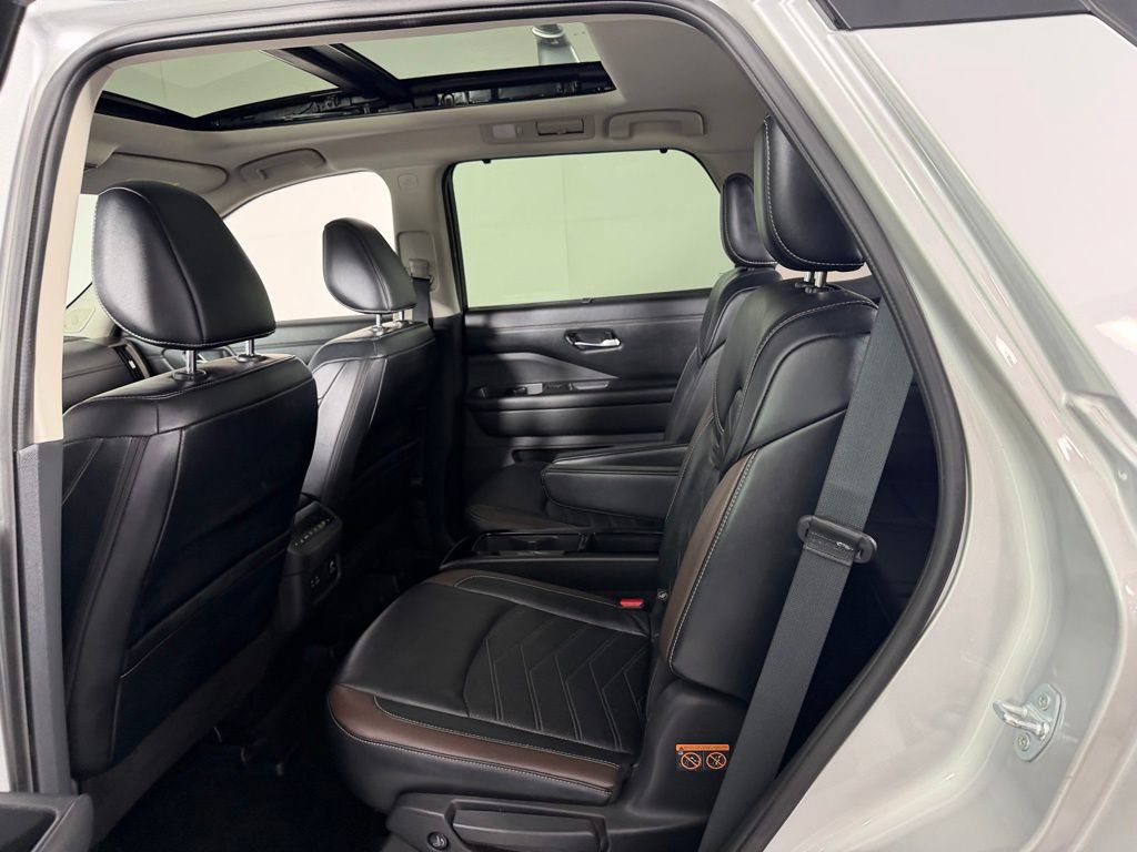 Used 2024 Nissan Pathfinder Platinum AWD/4WD image 26