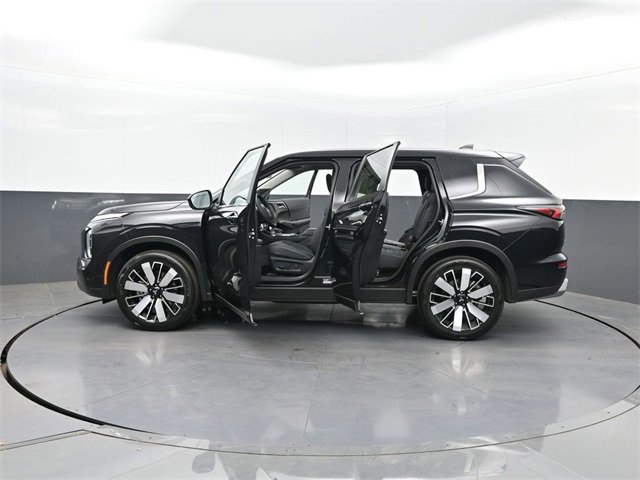 New 2025 Mitsubishi Outlander SE image 32