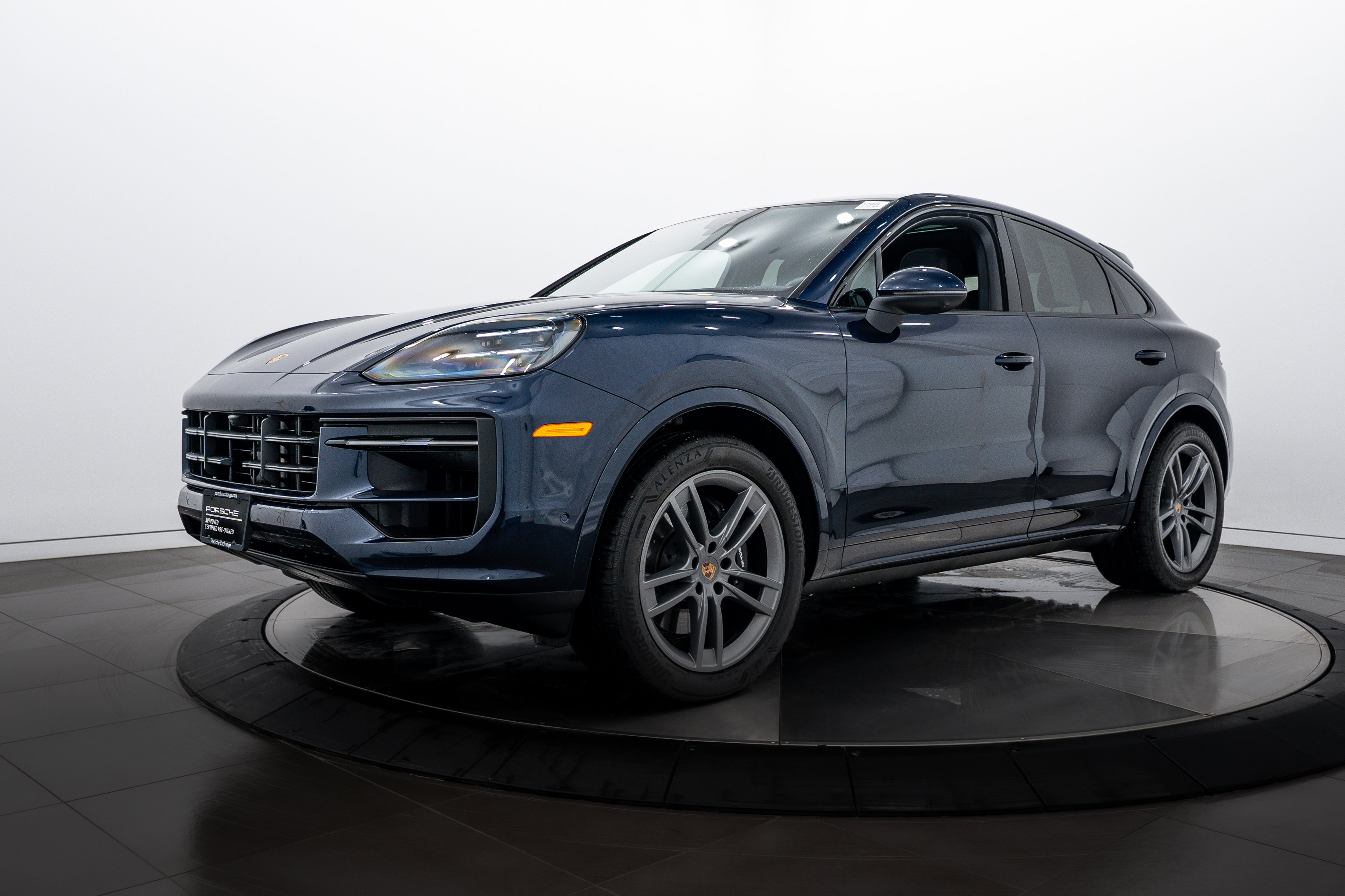 Certified 2025 Porsche Cayenne Coupe image 1
