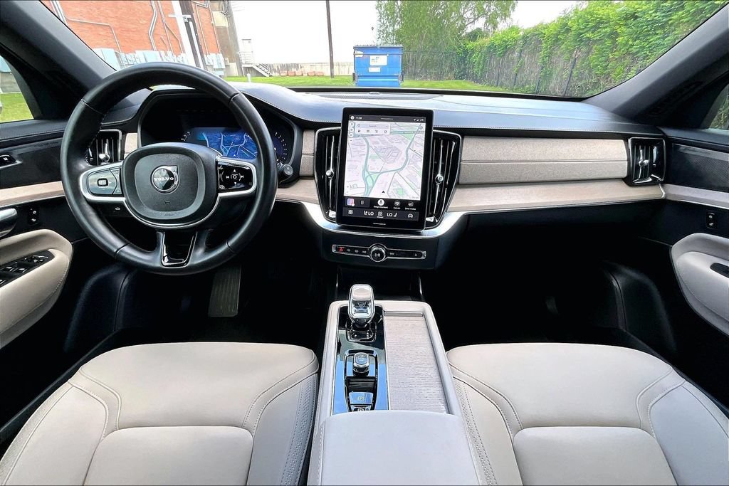 Certified 2025 Volvo XC90 B5 Plus AWD/4WD image 20