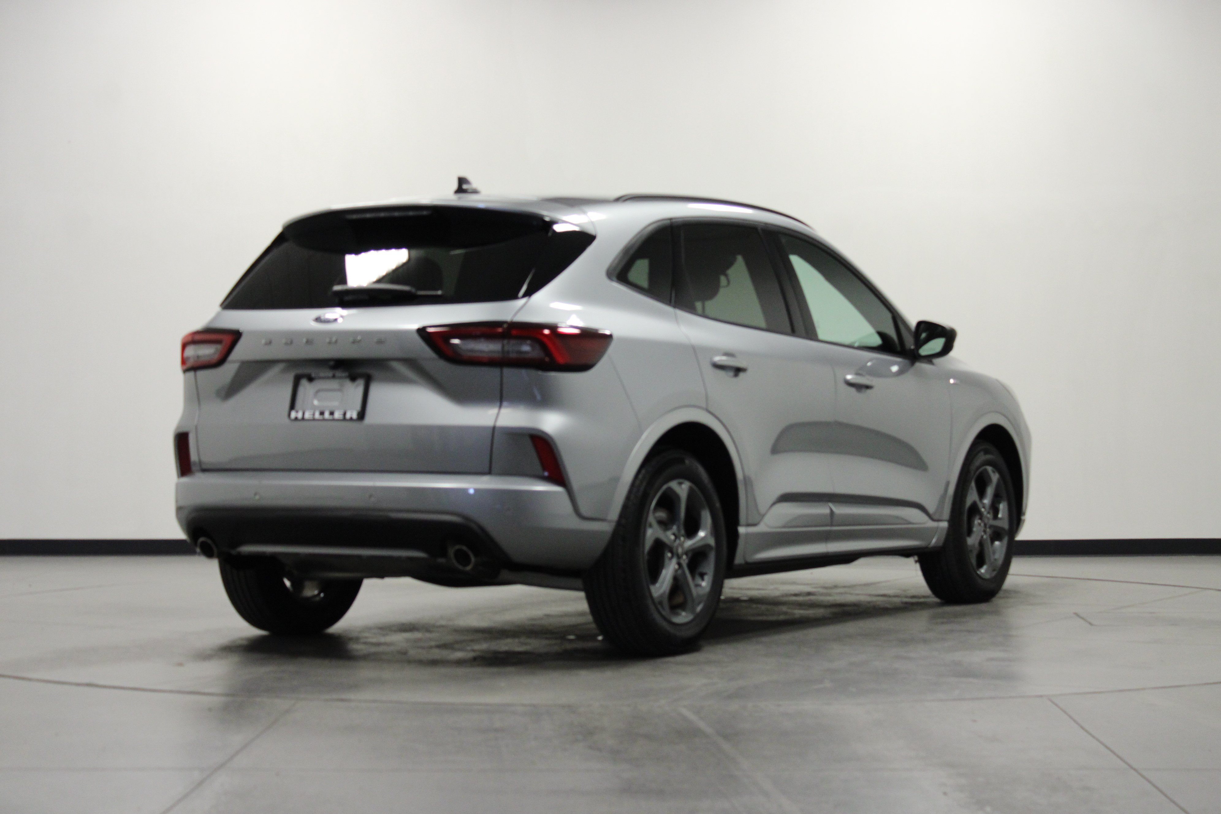 Used 2024 Ford Escape ST-Line w/ Tech Pack #1 FWD image 4