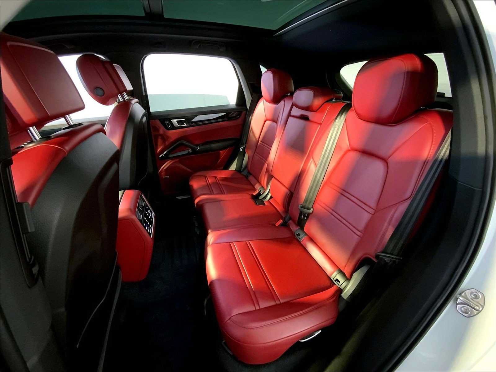 Certified 2021 Porsche Cayenne AWD/4WD image 24
