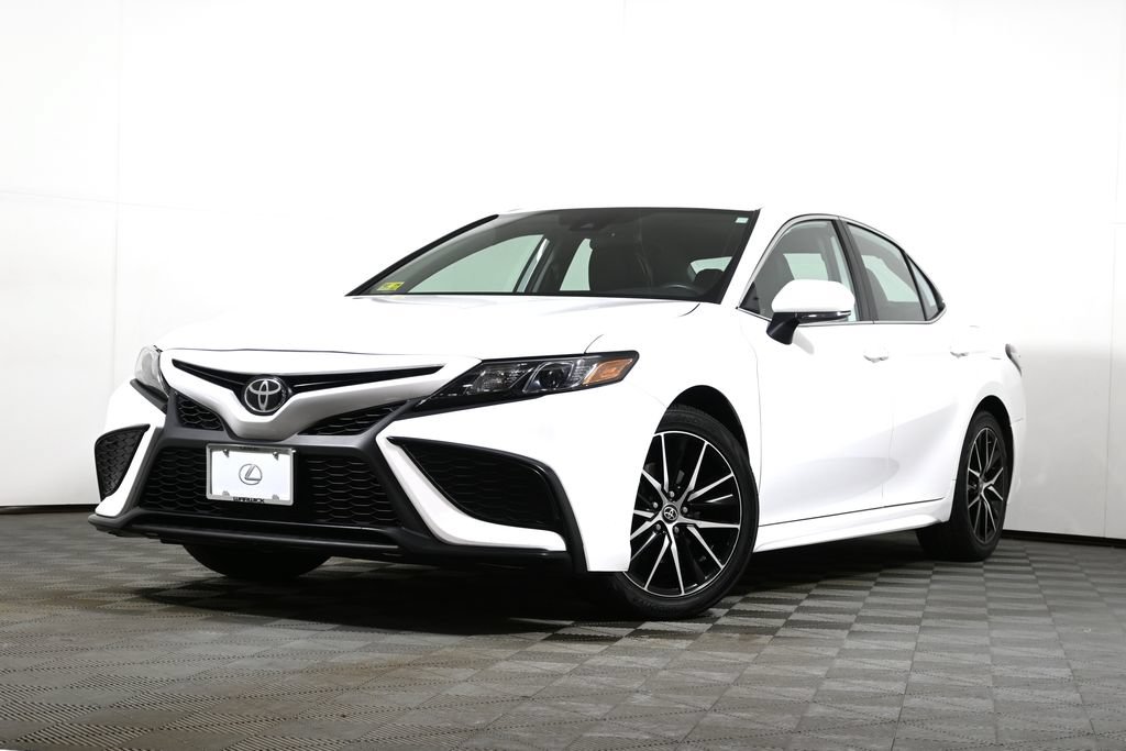 Used 2024 Toyota Camry SE w/ Cold Weather Package